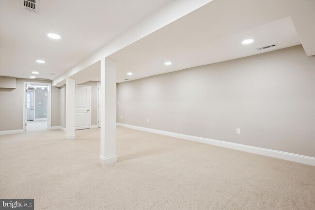 Building Photo - 329 15th St NE