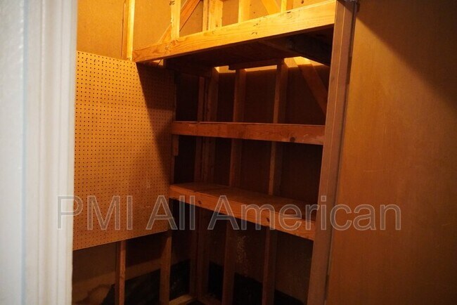 Building Photo - 622 Bedford Rd