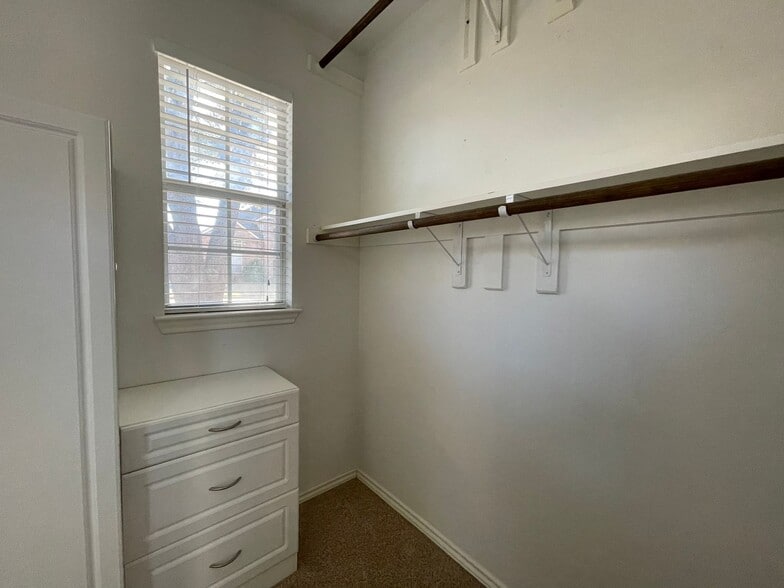 Building Photo - 2718 Bordeaux Dr