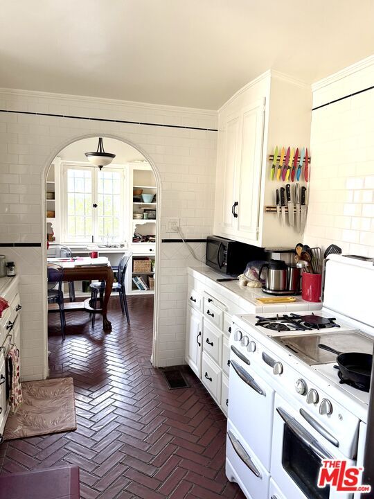 Building Photo - 1201 S Crescent Heights Blvd