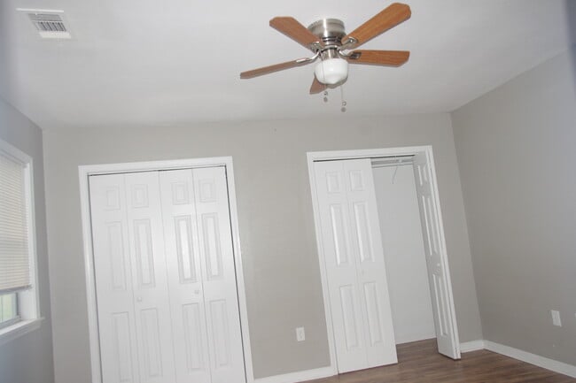 Building Photo - 501 N Pecan St