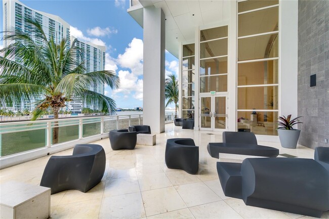 Building Photo - 901 Brickell Key Blvd