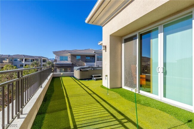 Building Photo - 9145 Tesoras Dr