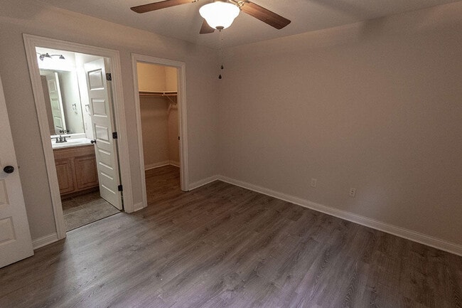 Building Photo - 4614 Dehaven Dr