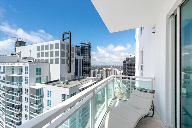 Building Photo - 950 Brickell Bay Dr