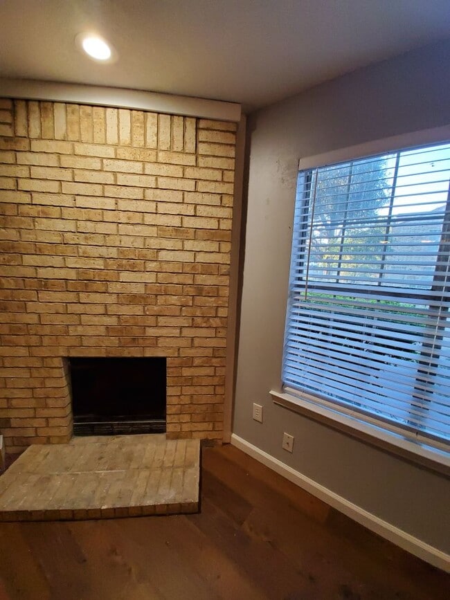 Building Photo - 102 Austin Stone Dr