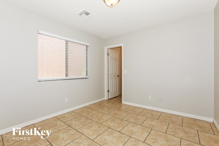 Building Photo - 3160 W Carlos Ln