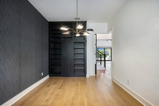 Building Photo - 111 Wellesley Landing