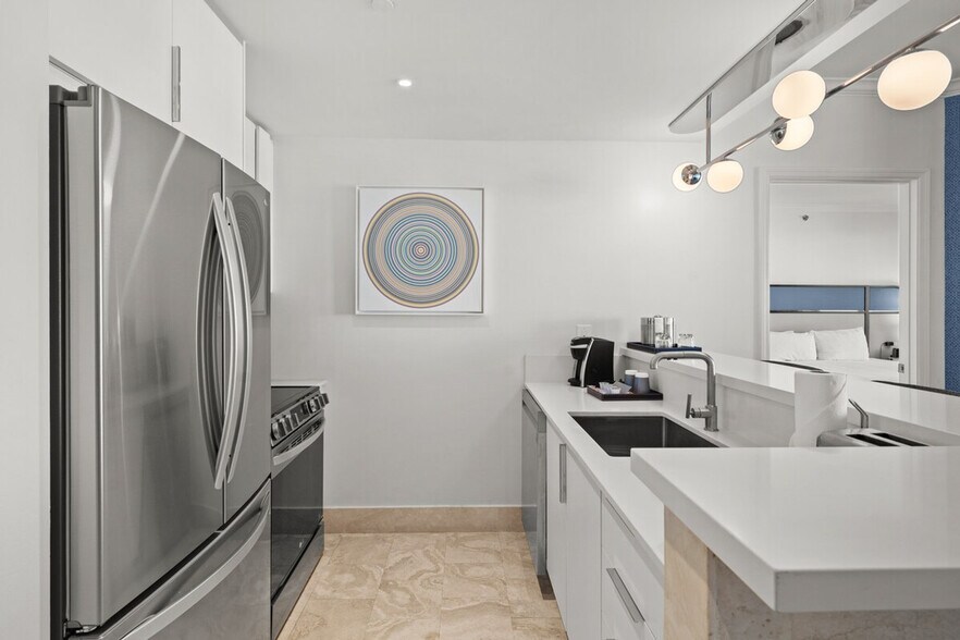 Building Photo - 4391 Collins Ave