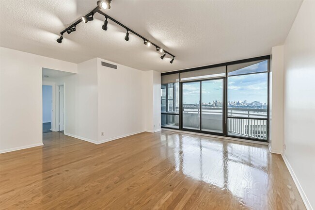 Building Photo - 14 Greenway Plz