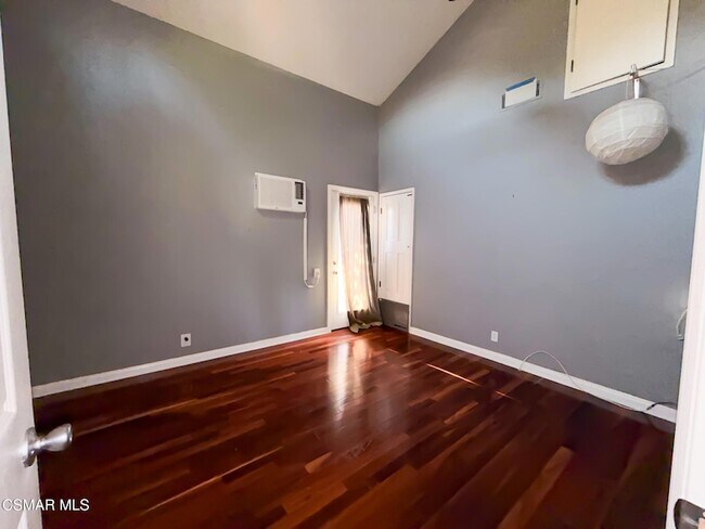 Building Photo - 8625 Delmonico Ave