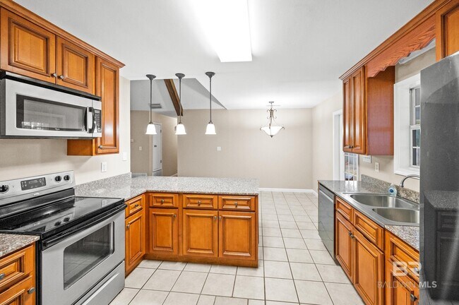 Building Photo - 111 Montclair Loop