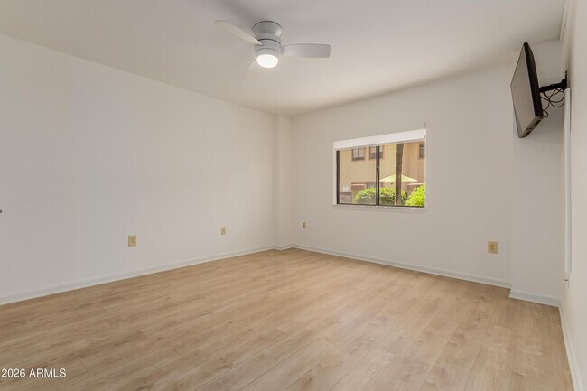 Building Photo - 10330 W Thunderbird Blvd