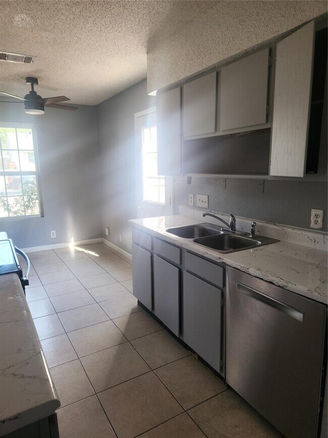 Building Photo - 905 Fieldwood Dr