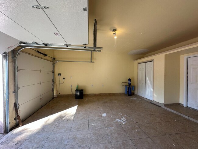 Building Photo - 12360 Hart Crest