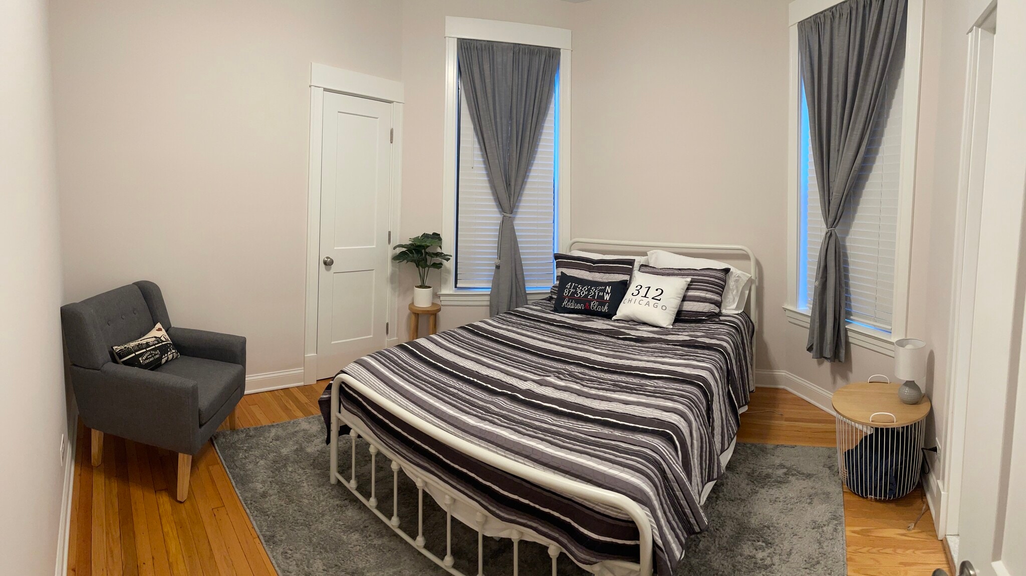 Building Photo - 3748 N Racine Ave