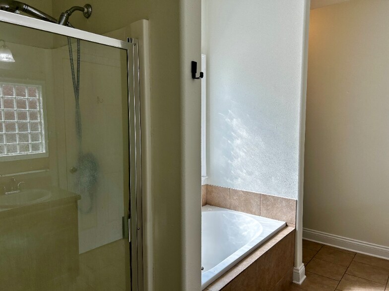 Building Photo - 346 Delia Dr