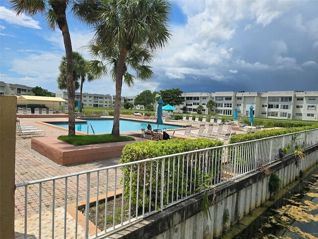 Building Photo - 8225 Sunrise Lakes Blvd