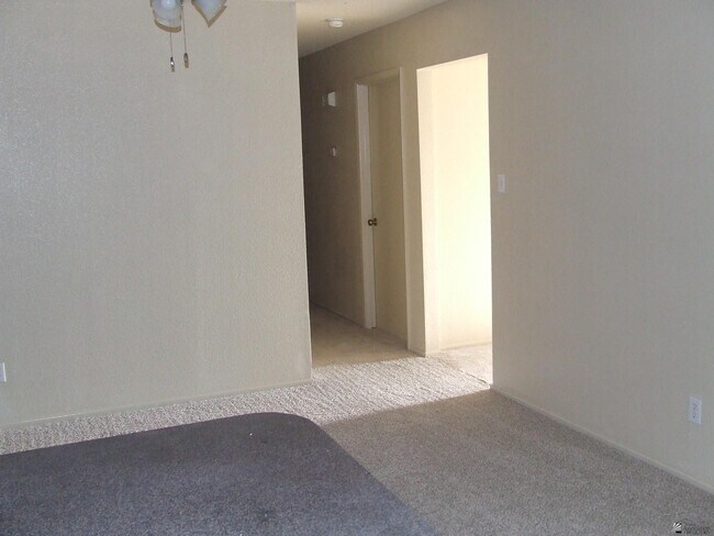 Building Photo - 2892-2827 S 27th Way