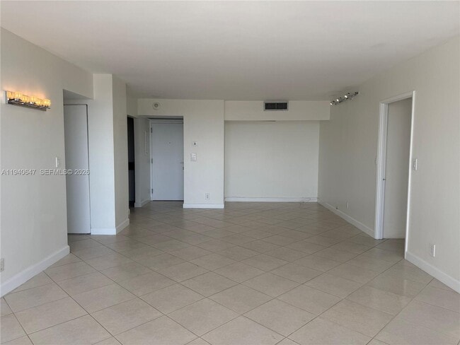 Building Photo - 20355 NE 34th Ct