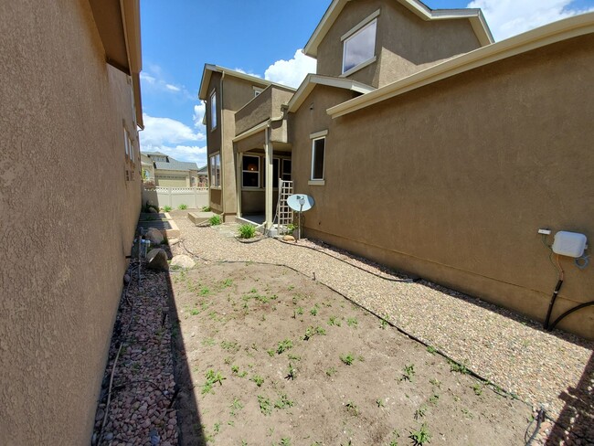 Building Photo - Immaculate 3/3/2 Two Story Home in Wolf Ra...