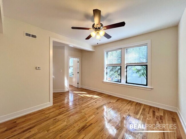 Building Photo - 2 bedroom in CHICAGO IL 60613
