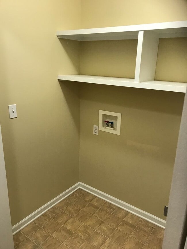 Building Photo - Newly Updated in Boiling Springs