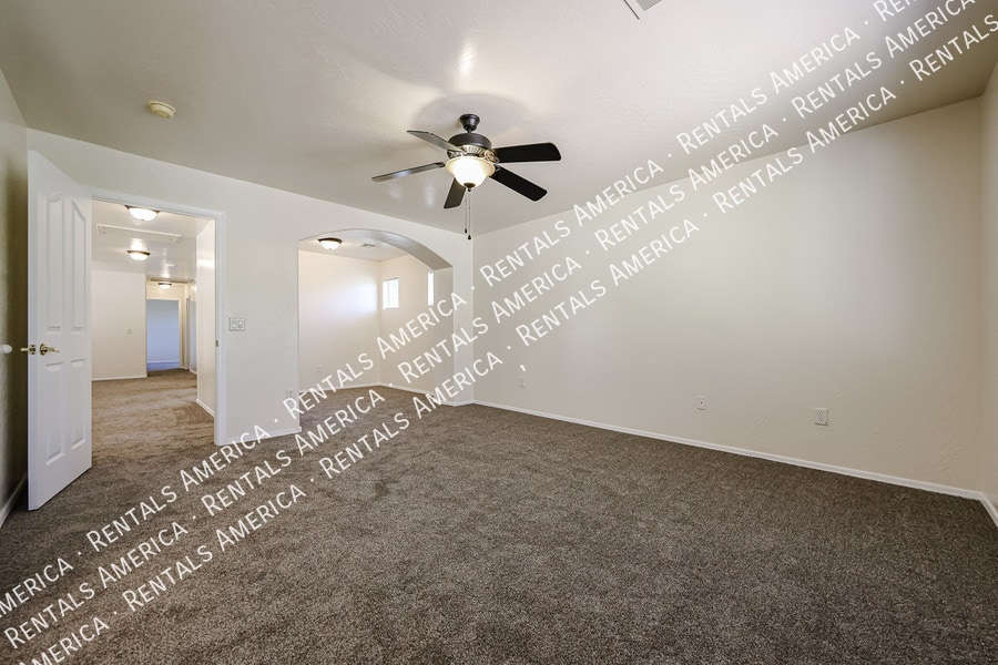 Building Photo - 528 W Mountain Sage Dr