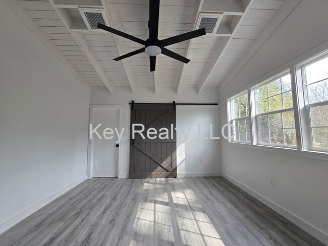 Building Photo - 2608 Horseshoe Dr