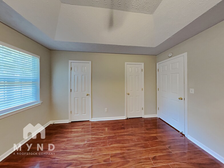 Building Photo - 301 Lacebark Ln