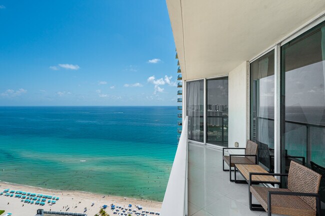 Building Photo - 16699 Collins Ave