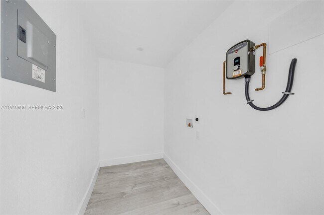 Building Photo - 920 NW 8th Ave