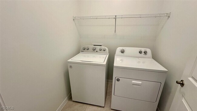 Building Photo - 3034 Royal Gardens Ave