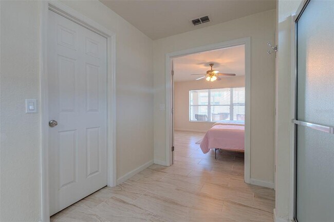 Building Photo - 5561 SW 40th St