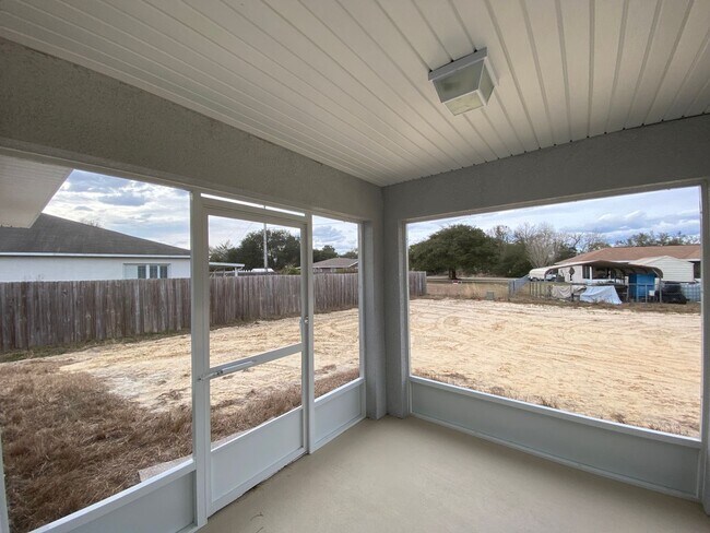 Building Photo - Desirable SW Ocala Neighborhood 3/2/2 *WON...