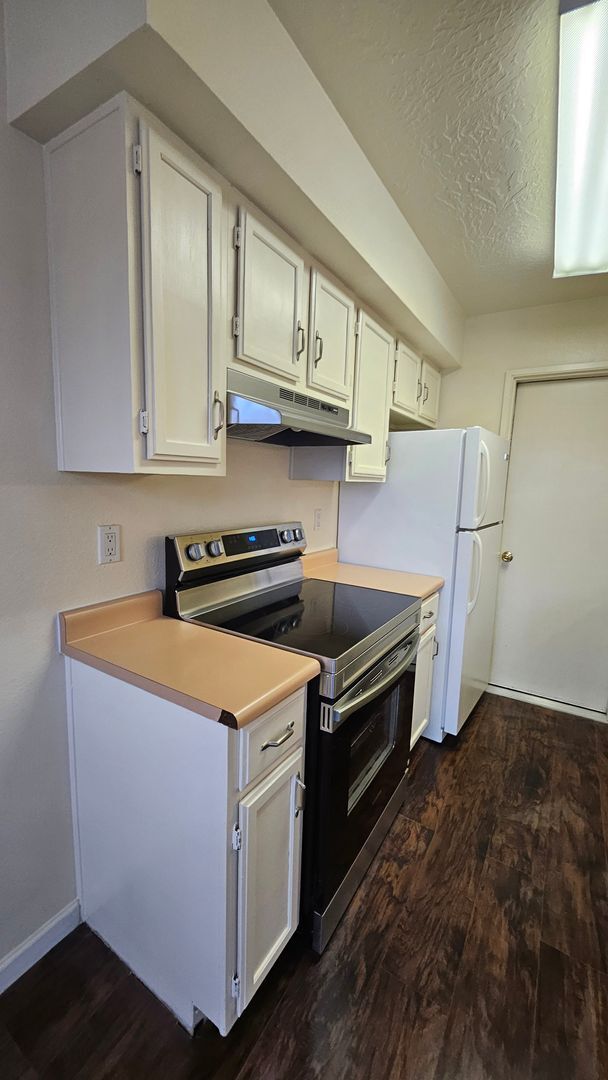 Building Photo - Martha Street NE-2208