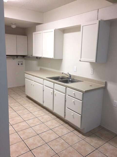Building Photo - 7636 Windsor Oaks