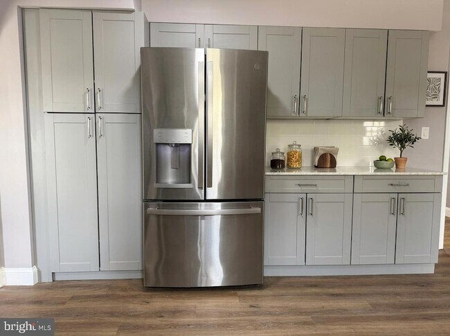 Building Photo - 53 N Post Rd