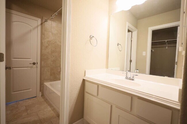 Building Photo - Beautiful 4-Bedroom Home in Stevens Ranch ...