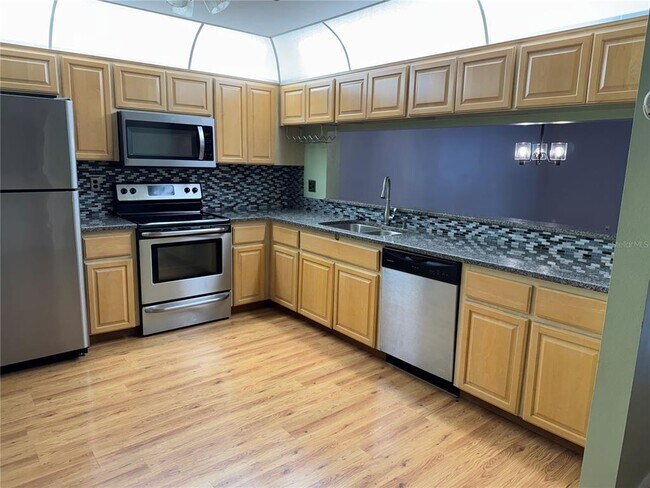 Building Photo - 705 Bough Ave