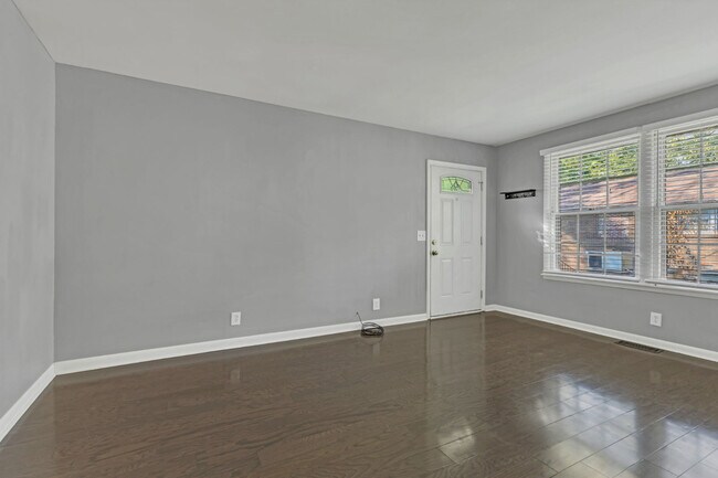 Building Photo - Charming Duplex in Prime Walkable 12 South Location!