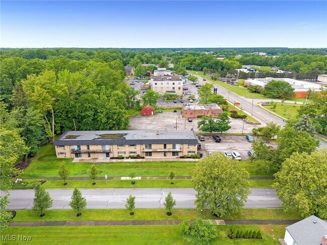 Building Photo - 24325 Detroit Rd