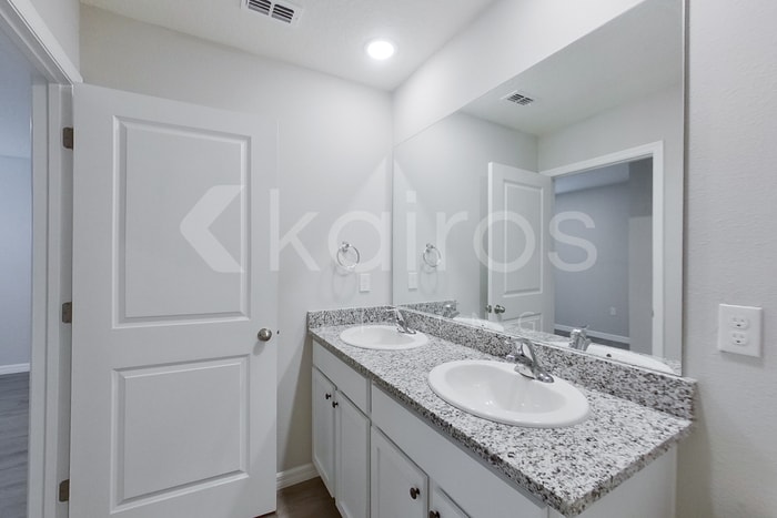 Building Photo - 8602 SW 43rd Ter