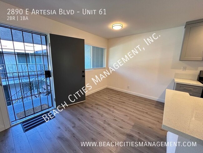 Building Photo - Remodeled 2 Bedroom, 1 Bath with 1 Parking...