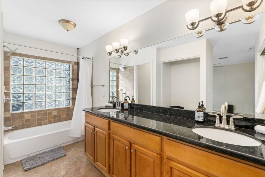 Building Photo - 14615 N 22nd Ln