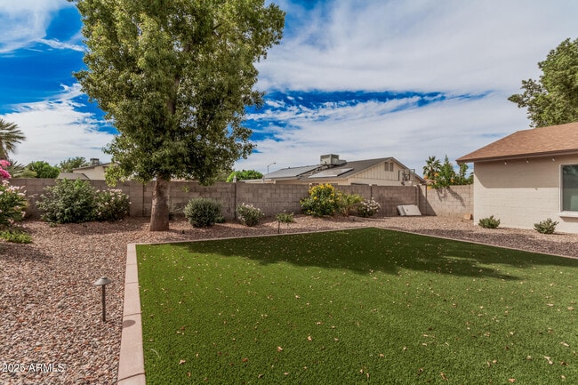 Building Photo - 9265 E Kalil Dr