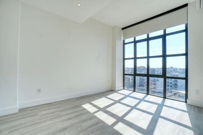 Building Photo - "Cozy 1-Bedroom Retreat in the Heart of Astoria – Your Perfect Urban Sanctuary!"