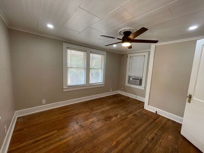 Building Photo - Simply the BEST! Adorable 1 Bedroom/1 Bath...