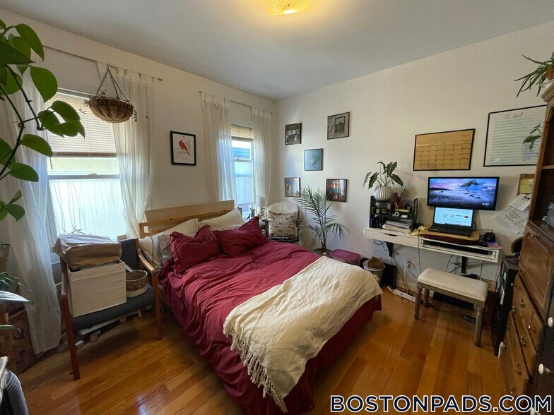 Building Photo - 66 Brooks St