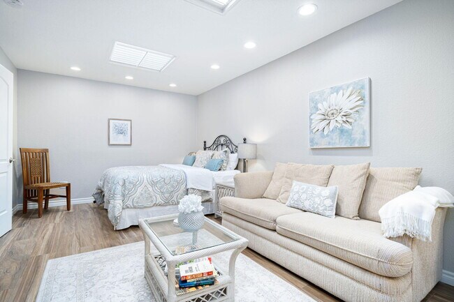 Building Photo - 187 Torremolinos Dr